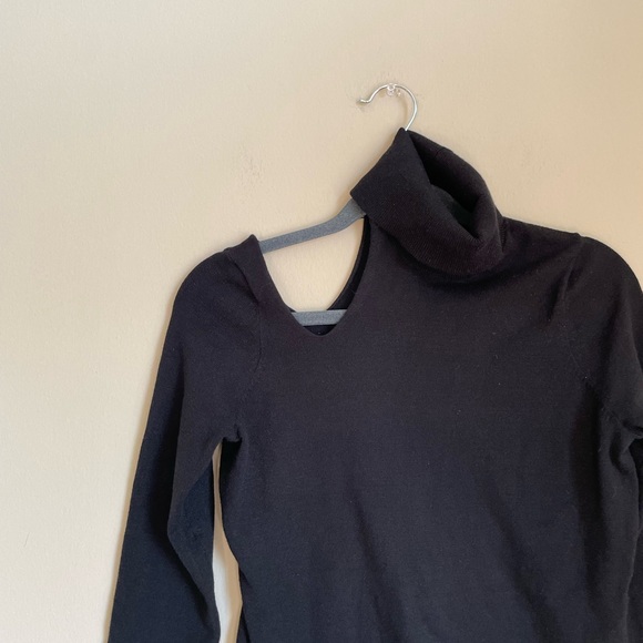 525 America Shoulder Cutout Turtleneck - Picture 4 of 6